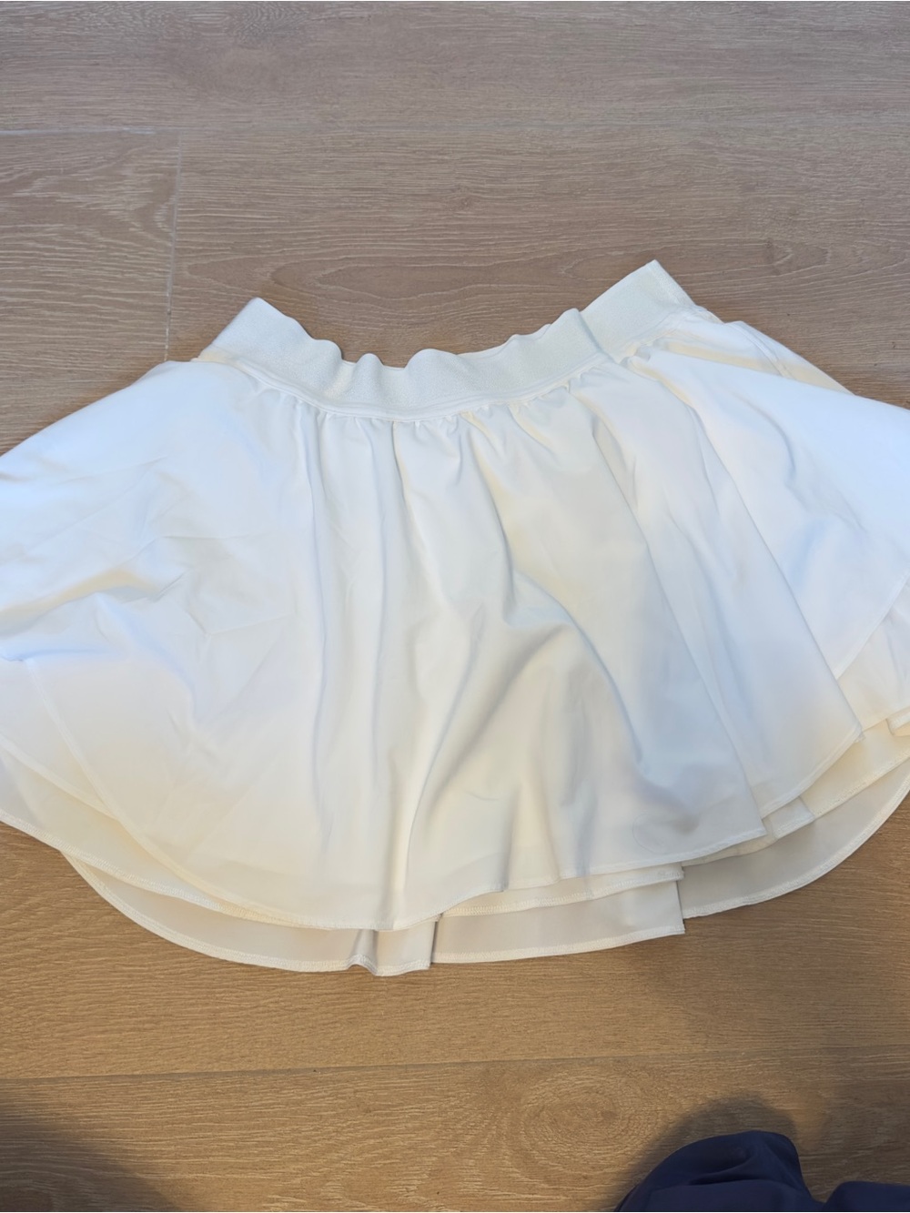 Lululemon White Layered Ruffle Sko